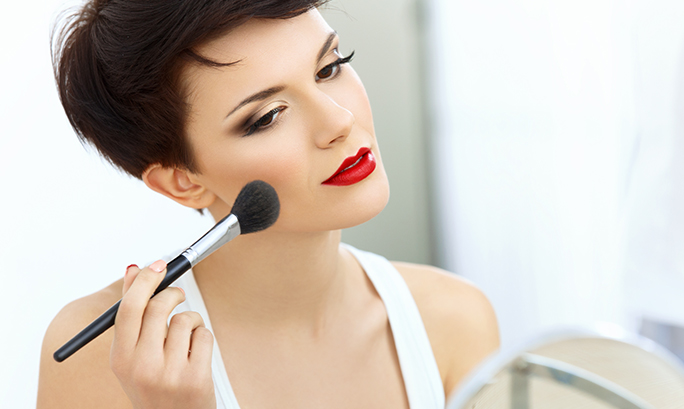 10 MAKEUP TRICKS EVERY WOMAN SHOULD KNOW